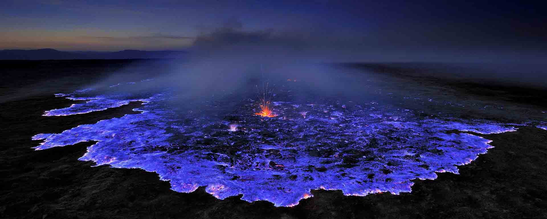 Travel: Kawah Ijen, un vulcano dai colori incredibili
